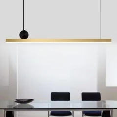 Luminaire LED suspendu, linéaire en laiton au design minimaliste