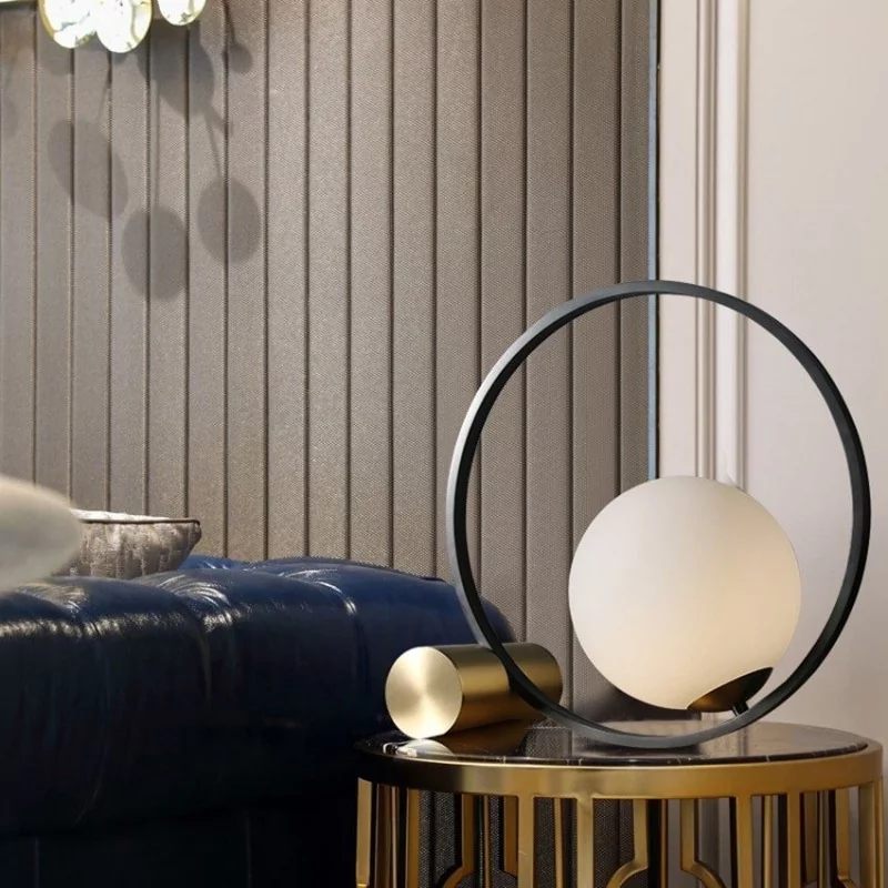 Luminaire de table avec globe en verre blanc - 1