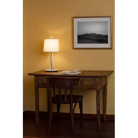 lampe de table style scandinave blanc abat-jour beige