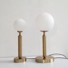 Lampe de table en forme de boule en verre